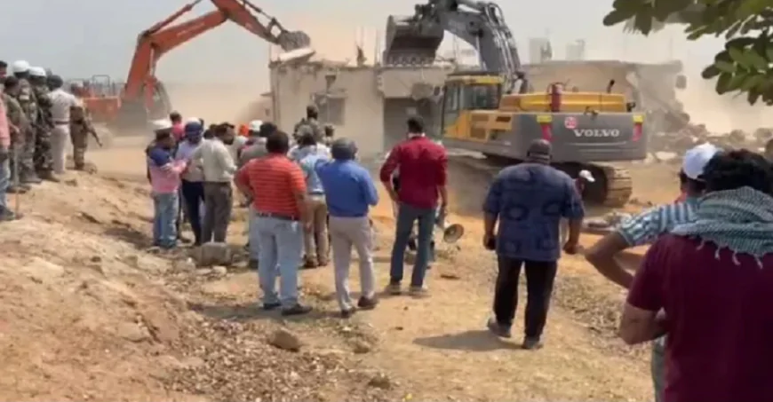 झारखण्ड के पूर्व मंत्री योगेन्द्र साव के घर पर चला बुलडोजर, मचा सियासी घमासान, अंबा प्रसाद ने कार्रवाई पर उठाए सवाल