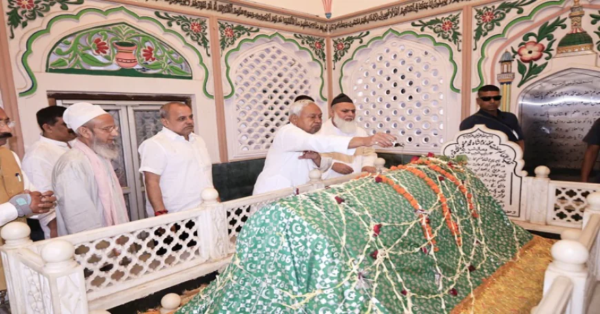 CM नीतीश ने ईद पर फुलवारीशरीफ से पटना सिटी तक किया दौरा, खानकाहों में जाकर मांगी अमन-चैन की दुआ