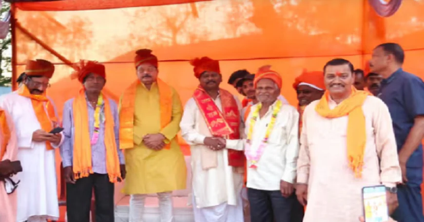 सरायकेला में रामनवमी की धूम, जुलूस में शामिल हुए अर्जुन मुंडा, लाठी भांज युवाओं का बढ़ाया उत्साह, लगाए जय श्रीराम के नारे