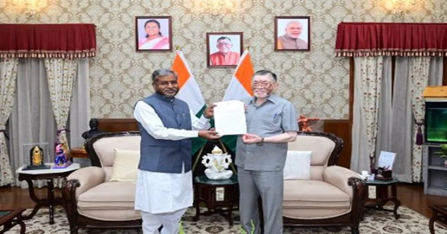 शराब घोटाला मामले को लेकर झारखण्ड में सियासी बवाल, बाबूलाल मरांडी ने राज्यपाल से की मुलाकात, CBI जांच कराने की कर दी मांग