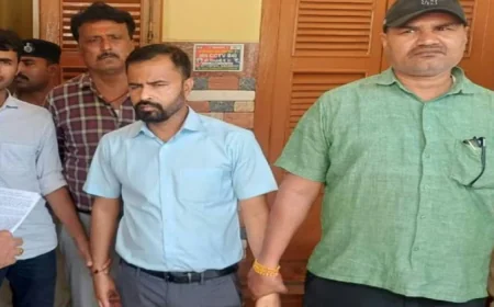 बिहार में निगरानी की बड़ी कार्रवाई, 1.70 लाख रुपये घूस लेते पेशकार गिरफ्तार, मचा हड़कंप