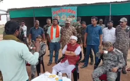 गढ़वा के बूढ़ा पहाड़ पहुंचे मंत्री राधाकृष्ण किशोर, नक्सल मुक्त दावे की जमीनी हकीकत का लिया जायजा