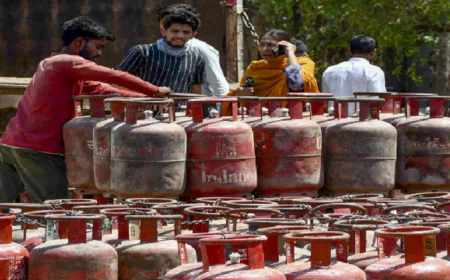 झारखंड में गैस संकट गहराया, मंत्री इरफान अंसारी ने बुलाई इमरजेंसी मीटिंग, कालाबाजारी पर सख्ती के संकेत