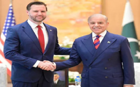 शहबाज शरीफ ने की जेडी वेंस से मुलाकात, प्लेन में बच्चों की तस्वीरें रख पाकिस्तान पहुंचे गालिबाफ, बोला इजरायल - हिजबुल्लाह से नहीं करेंगे सीजफायर वार्ता