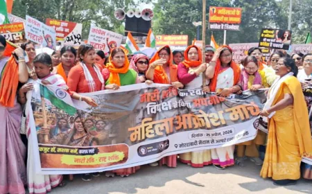 रांची में भाजपा महिला मोर्चा ने निकाला आक्रोश मार्च, विपक्ष के खिलाफ जमकर किया प्रदर्शन