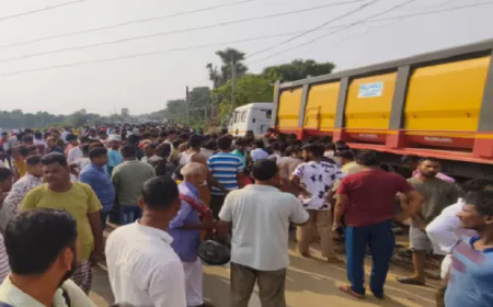 बिहार में बेलगाम रफ्तार का कहर, भीषण सड़क हादसे ने छीन ली तीन परिवारों की खुशियां, आक्रोशितों ने जमकर किया बवाल 