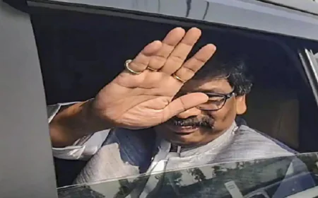 BIG NEWS : CM हेमंत सोरेन ने किया सरप्राइज, बगैर सुरक्षा काफिले के अकेले कार ड्राइव कर पहुंचे प्रोजेक्ट भवन, मचा हड़कंप 