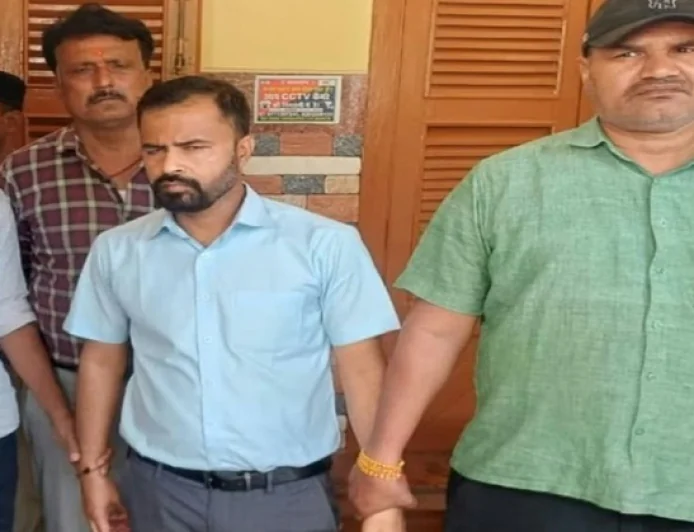 बिहार में निगरानी की बड़ी कार्रवाई, 1.70 लाख रुपये घूस लेते पेशकार गिरफ्तार, मचा हड़कंप