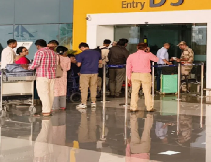 BREAKING : पटना एयरपोर्ट पर यात्री के बैग से मिले 3 जिंदा कारतूस, मचा हड़ंकप, हिरासत में लिया गया