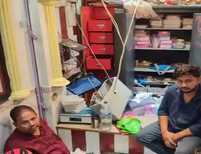 BIG BREAKING : बिहार में दिनदहाड़े 2 करोड़ की ज्वेलरी और 25 लाख कैश की लूट, हथियार के बल पर अपराधियों ने वारदात को दिया अंजाम 