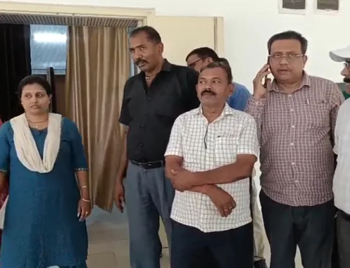 BIG NEWS : निगरानी विभाग की बड़ी कार्रवाई, 40 हजार रुपये घूस लेते राजस्व कर्मचारी और अभिलेखागार कर्मी गिरफ्तार