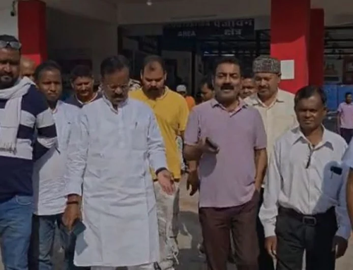 चतरा में अफीम तस्करों पर बड़ा प्रहार, 24 लाख की खेप जब्त,  पुलिस को चकमा देकर आरोपी फरार