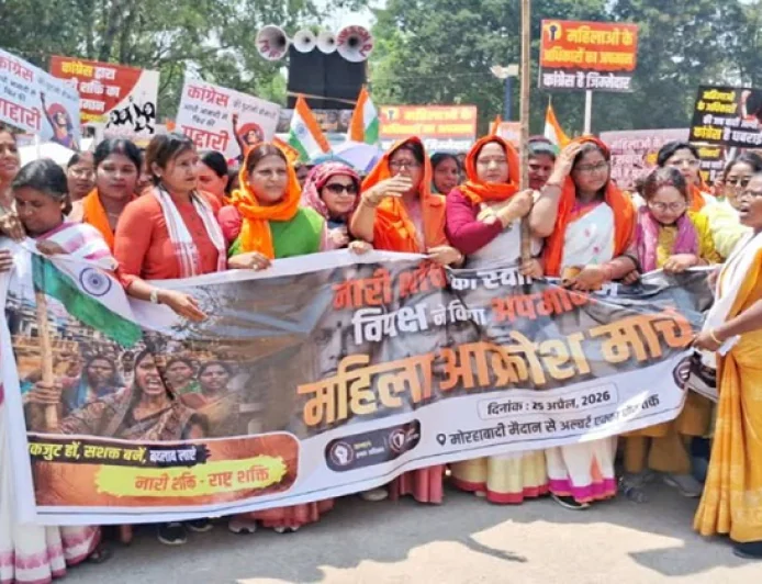 रांची में भाजपा महिला मोर्चा ने निकाला आक्रोश मार्च, विपक्ष के खिलाफ जमकर किया प्रदर्शन