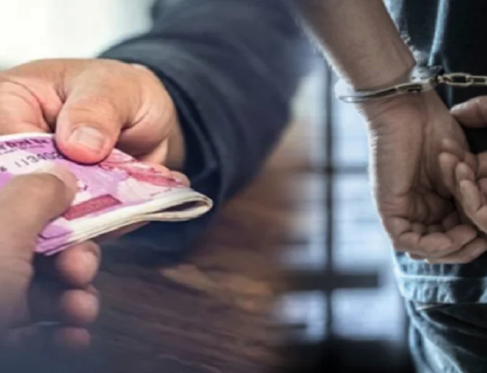 निगरानी की बड़ी कार्रवाई, मौलाना मजहरुल हक यूनिवर्सिटी के असिस्टेंट रजिस्ट्रार ढाई लाख रुपये घूस लेते गिरफ्तार