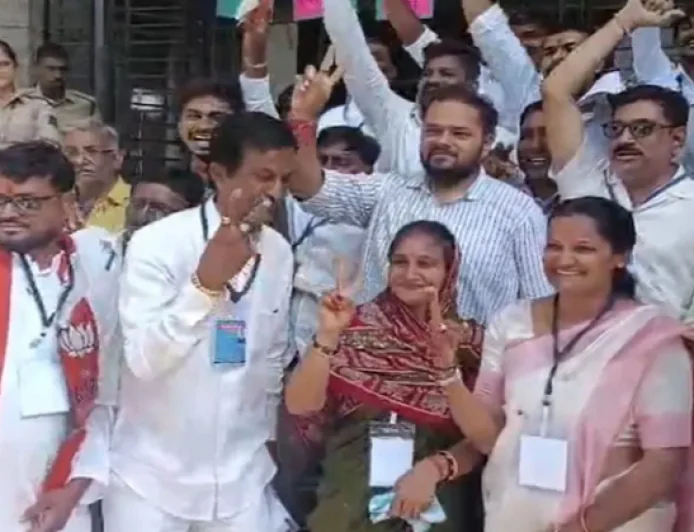 Gujarat Nagar Nikay Election Result : गुजरात नगर निकाय चुनाव में भगवा का जलवा, सभी 15 निगमों में BJP की जीत, सूरत में AAP का सूपड़ा साफ