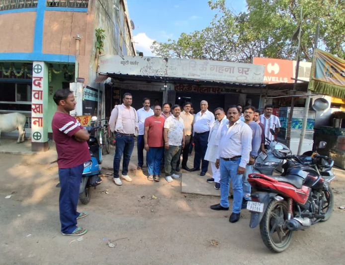 गुमला में हुई लूट के संबंध में ज्वेलर्स एसोसिएशन का गुमला दौरा