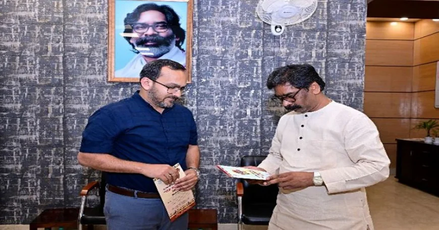 CM हेमंत सोरेन से मिले सरायकेला-खरसावां के डीसी, छऊ महोत्सव में शामिल होने का दिया निमंत्रण