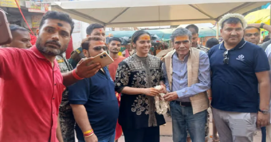 देवघर पहुंचीं पूर्व नंबर 1 बैडमिंटन प्लेयर सायना नेहवाल, बाबा बैद्यनाथ धाम मंदिर में की पूजा-अर्चना, पिता भी थे साथ 