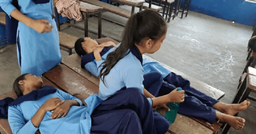 BIG NEWS : बिहार के इस स्कूल में एक के बाद एक 10 बच्चे हुए बेहोश, मची अफरा-तफरी