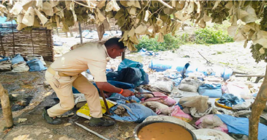 झारखण्ड में एक्शन में उत्पाद विभाग, दो हजार केजी जावा महुआ किया नष्ट