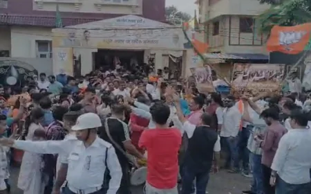 पश्चिम बंगाल और असम में बीजेपी की सुनामी, रांची में पार्टी नेताओं और कार्यकर्ताओं ने मनाया जश्न, खूब की आतिशबाजी, झालमुढ़ी खिला मनाई खुशियां