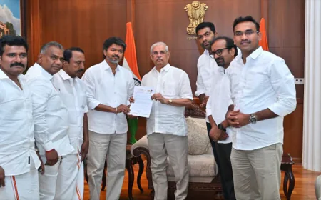 तमिलनाडु में विजय ने सरकार बनाने का दावा किया पेश, कांग्रेस से मिलाया हाथ, बोली DMK - पीठ में भोंका छुरा