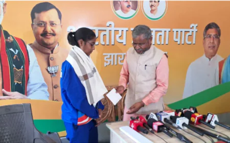 थाईलैंड में गोल्ड जीतकर लौटी झारखंड की बेटी, बाबूलाल मरांडी ने किया सम्मानित
