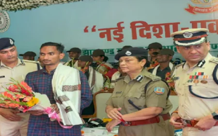 नक्सलमुक्त हुआ गुमला, एसपी का दावा, 5 लाख का इनामी नक्सली भी किया सरेंडर