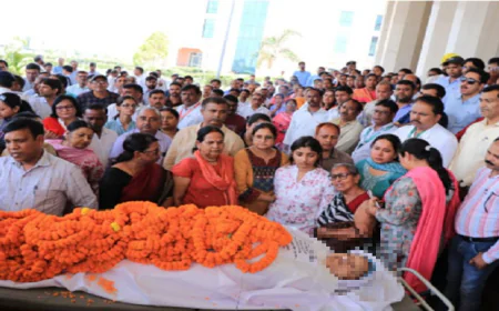 झारखंड विधानसभा की महिला कर्मी की मौत, सेंटाविटा अस्पताल के डॉक्टर्स पर लापरवाही का आरोप, आक्रोशित कर्मियों ने जताया विरोध