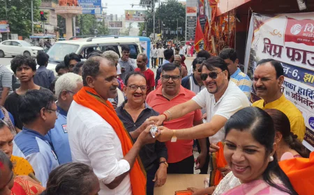 विप्र फाउंडेशन ने सामाजिक सेवा शिविर में किया छाता व गमछा वितरित