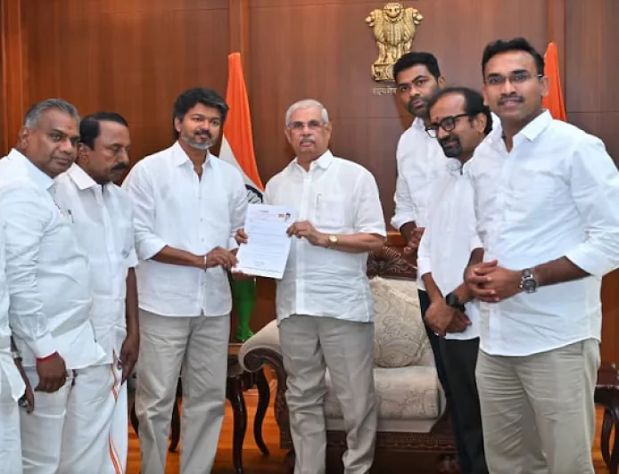 तमिलनाडु में विजय ने सरकार बनाने का दावा किया पेश, कांग्रेस से मिलाया हाथ, बोली DMK - पीठ में भोंका छुरा
