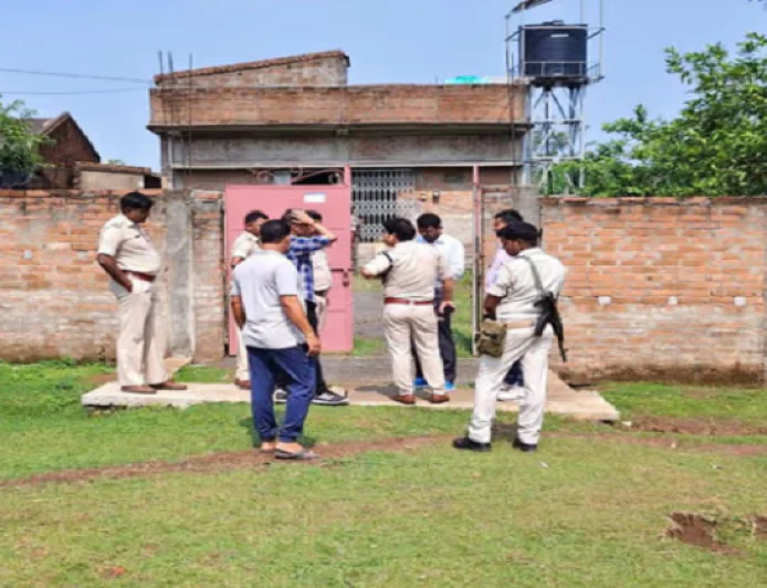 झारखण्ड में मिनी गन फैक्ट्री का खुलासा,  अर्धनिर्मित हथियार और मशीनें जब्त, साहिबगंज पुलिस और बिहार STF की बड़ी कार्रवाई