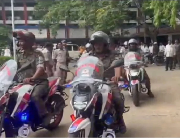 चतरा पुलिस को मिली 22 हाई स्पीड बाइक, अब संकरी गलियों और नक्सल क्षेत्रों में होगी तेज पेट्रोलिंग, लॉ एंड ऑर्डर को दुरुस्त करने पर फोकस