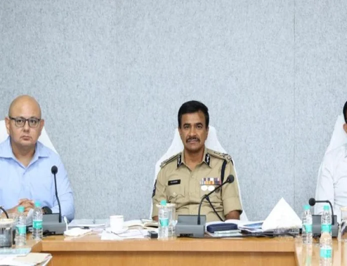 तेलंगाना में कमजोर पड़ा माओवादी नेटवर्क, 2 साल में 820 नक्सलियों ने किया सरेंडर, डीजीपी ने की समीक्षा