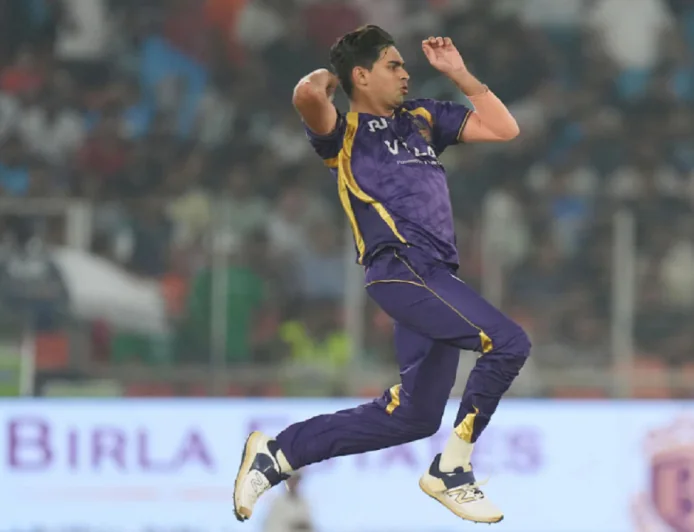 KKR के इस गेंदबाज ने पर्पल कैप रेस में मचाई हलचल, राशिद-सिराज को पीछे छोड़ टॉप-5 में बनाई जगह, देखें टॉप 10 की लिस्ट