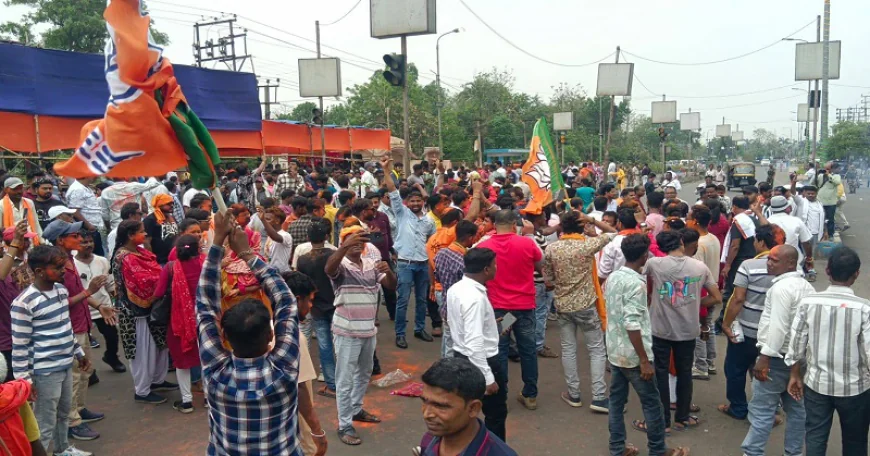 BIG NEWS : पश्चिम बंगाल में काउंटिंग के बीच आसनसोल और दुर्गापुर में जमकर बवाल, CRPF ने चटकायी लाठियां, मालदा में बख्तरबंद वाहनों से निगरानी