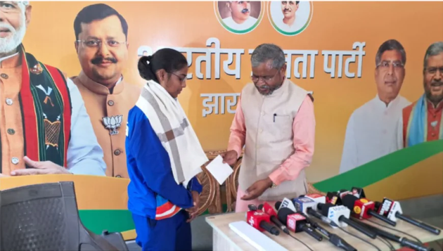 थाईलैंड में गोल्ड जीतकर लौटी झारखंड की बेटी, बाबूलाल मरांडी ने किया सम्मानित