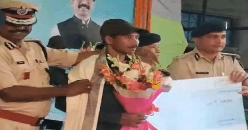 झारखंड में 27 नक्सलियों ने किया सरेंडर, 8 नक्सलियों पर थे 33 लाख रुपये के इनाम घोषित