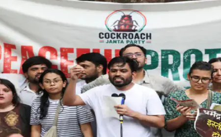 दिल्ली के जंतर-मंतर पर कॉकरोच जनता पार्टी का 5 घंटे प्रदर्शन, शिक्षा मंत्री धर्मेंद्र प्रधान के इस्तीफे की मांग, कर दिया ये बड़ा ऐलान