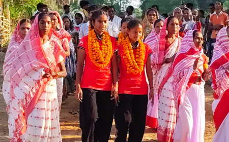 जापान से अंडर-18 एशिया कप में कांस्य पदक लेकर लौटीं सिमडेगा की बेटियों पुष्पा मांझी और संदीपा कुमारी का स्वागत