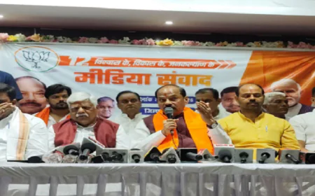 रघुवर दास का कांग्रेस के मंत्रियों पर हमला, कहा : भाषा को राजनीतिक विवाद का विषय बनाना दुर्भाग्यपूर्ण, विरोध है तो मंत्री पद छोड़ें