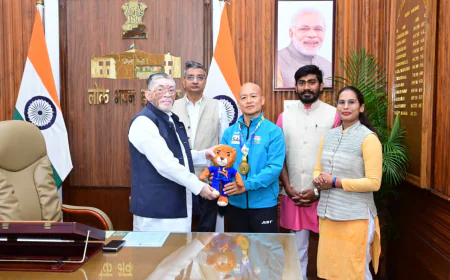 विश्व योगासन चैंपियनशिप में स्वर्ण पदक विजेता रोशन थापा को राज्यपाल ने किया सम्मानित 