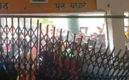 गढ़वा कस्तूरबा विद्यालय में फिर बिगड़ी छात्राओं की तबीयत, हंगामे के बाद DC की बड़ी कार्रवाई; हटाए गए सभी कर्मचारी 
