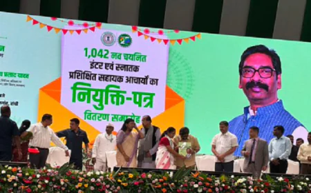 झारखंड में 1,042 सहायक शिक्षकों को मिली नौकरी, सीएम हेमंत सोरेन ने सौंपे नियुक्ति पत्र; बोले- आप तय करेंगे नई पीढ़ी का भविष्य