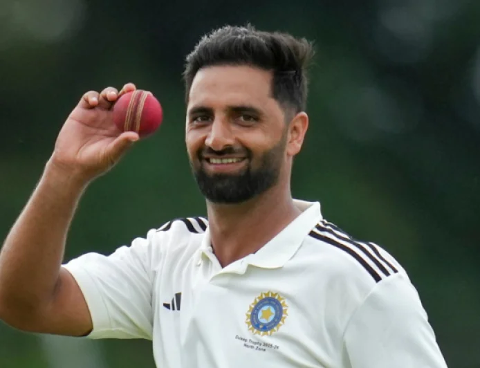 टीम इंडिया कैंप से जुड़े जम्मू-कश्मीर के तेज गेंदबाज आकिब नबी, अफगानिस्तान टेस्ट से पहले बढ़ी चर्चा