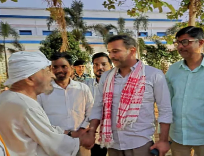 राजनीति से ऊपर रिश्ते, वरिष्ठ नेता इंदर सिंह नामधारी से मिलने बीच रास्ते से लौटे आजसू अध्यक्ष सुदेश महतो, पुराने दिनों की यादें ताजा कर हुए भावुक