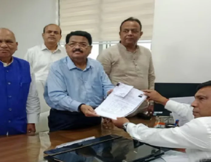 निर्दलीय प्रत्याशी परिमल नथवानी के नामांकन में तकनीकी गड़बड़ी, होल्ड पर रखा गया