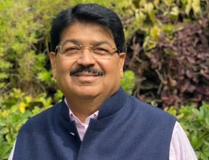 एनडीए समर्थित निर्दलीय उम्मीदवार परिमल नथवाणी का नामांकन पत्र स्वीकृत 