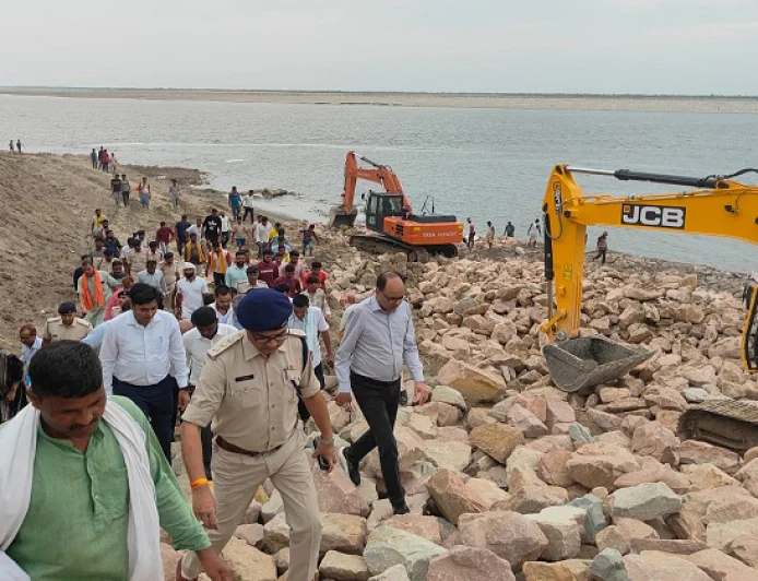 बाढ़ से पहले अलर्ट मोड में बिहार सरकार, गंगा तट पर चल रहे कार्यों का जल संसाधन विभाग के सचिव ने लिया जायजा, एक माह में काम पूरा करने का निर्देश