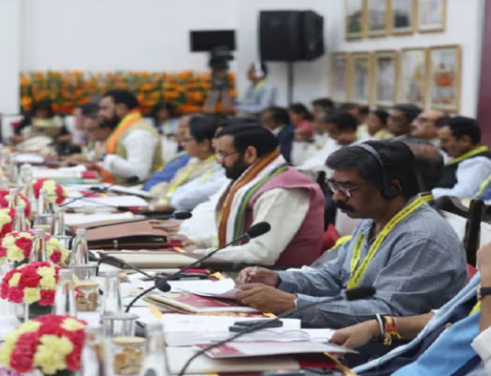 पीएम मोदी की अध्यक्षता में नीति आयोग की बैठक शुरू, सीएम हेमंत सोरेन भी हुए शामिल